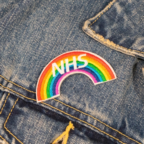 2020 gracias NHS personal Enfermera Camisa De Jersey Reino Unido Bandera Arco Iris Hierro En Parche Insignia
