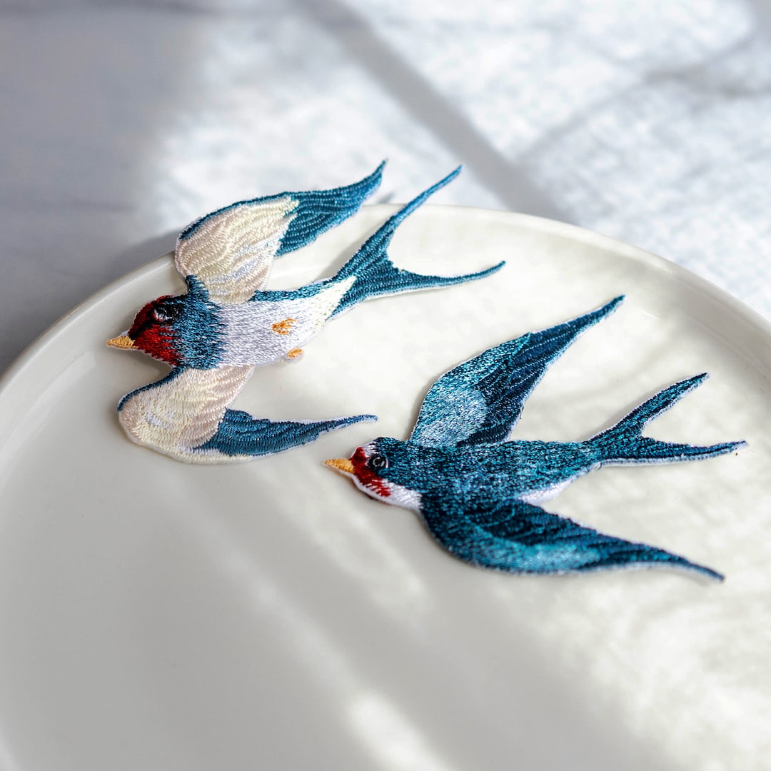 Bird Patch Set 2 Pcs. Mini Blue White Little Bird Tattoo Swallow Dove Vintage Iron On Patches - Foto 12