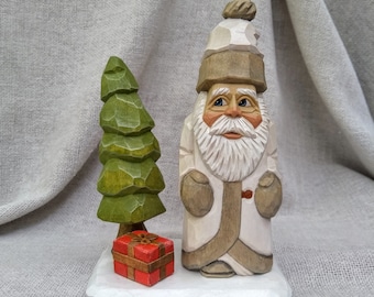 Wood Carving Winter Scene of Santa Claus Figurine With Christmas Tree - Hand Carved Wood Santa With Christmas gift - Whittling Xmas Decor