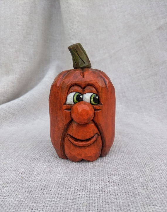 木彫りのハロウィンキャラクター - 手彫りの木製カボチャの頭の 木彫りのハロウィンキャラクター - 手彫りの木製カボチャの頭の