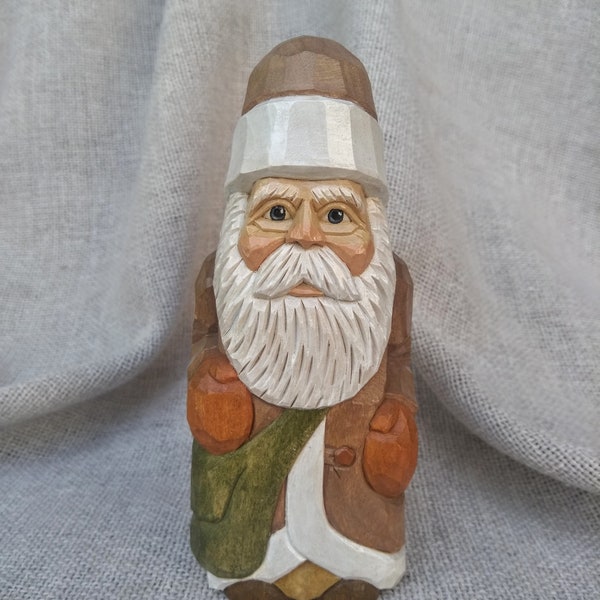 Wood Carving Santa - Hand Carved Wood Santa Claus Figure - Christmas carvingg - Whittling Wooden Santa - Christmas Decorations - Xmas Gifts