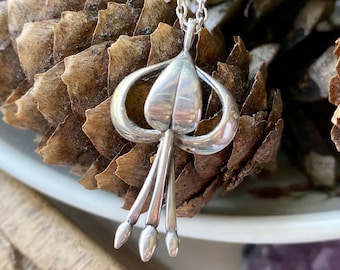 Vintage Art nouveau style flower necklace. Silver flower necklace. Vintage huge door style necklace. Art nouveau design flower pendant.l