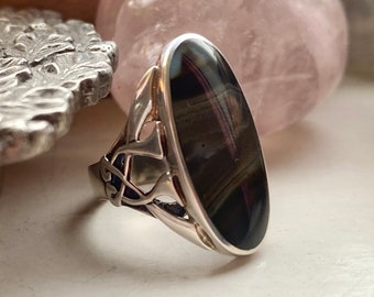 Fabulous vintage agate ring. Black and brown banded agate ring. Vintage oval agate ring. Celtic style ring. Birmingham 1993 hallmark