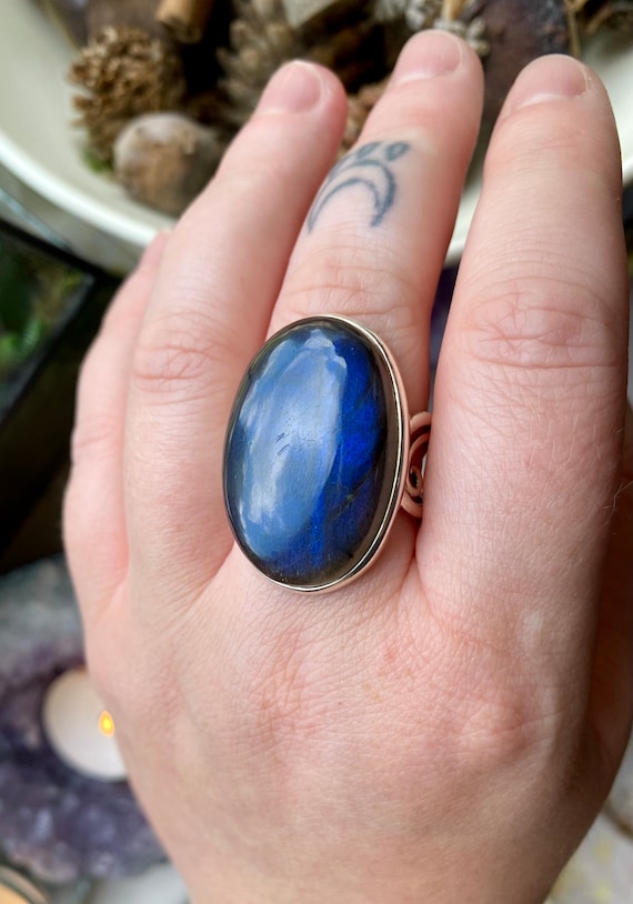 Mystical labradorite ring. Deep indigo labradorite statement ring. Oval labradorite ring. Blue labradorite and silver ring. Healing stone