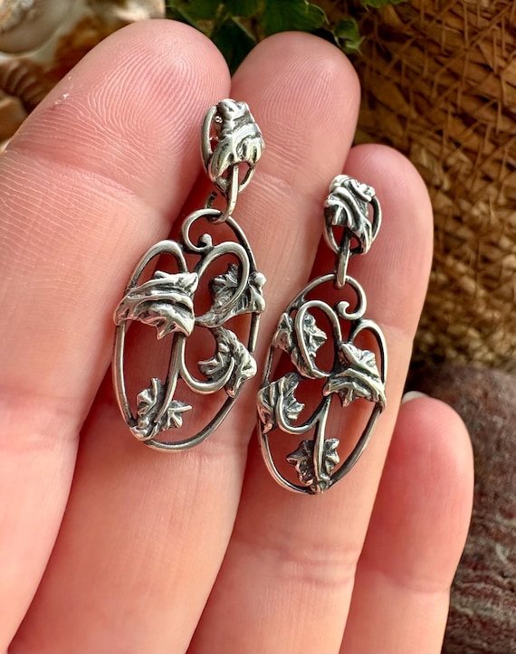 Magical art nouveau revival earrings. Ivy leaves. Hallmarked London silver 1988. Leaf drop earrings. Green witch. Ivy leaf earrings