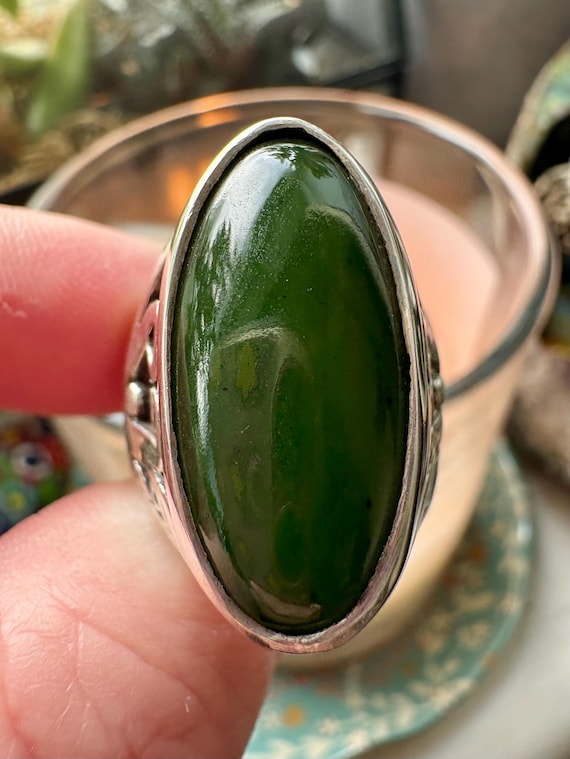 Gorgeous nephrite ring. Crafted by ‘Paterson Riley’. TGF ring. Silver and nephrite jade ring. Art nouveau style. The Great Frog View 5