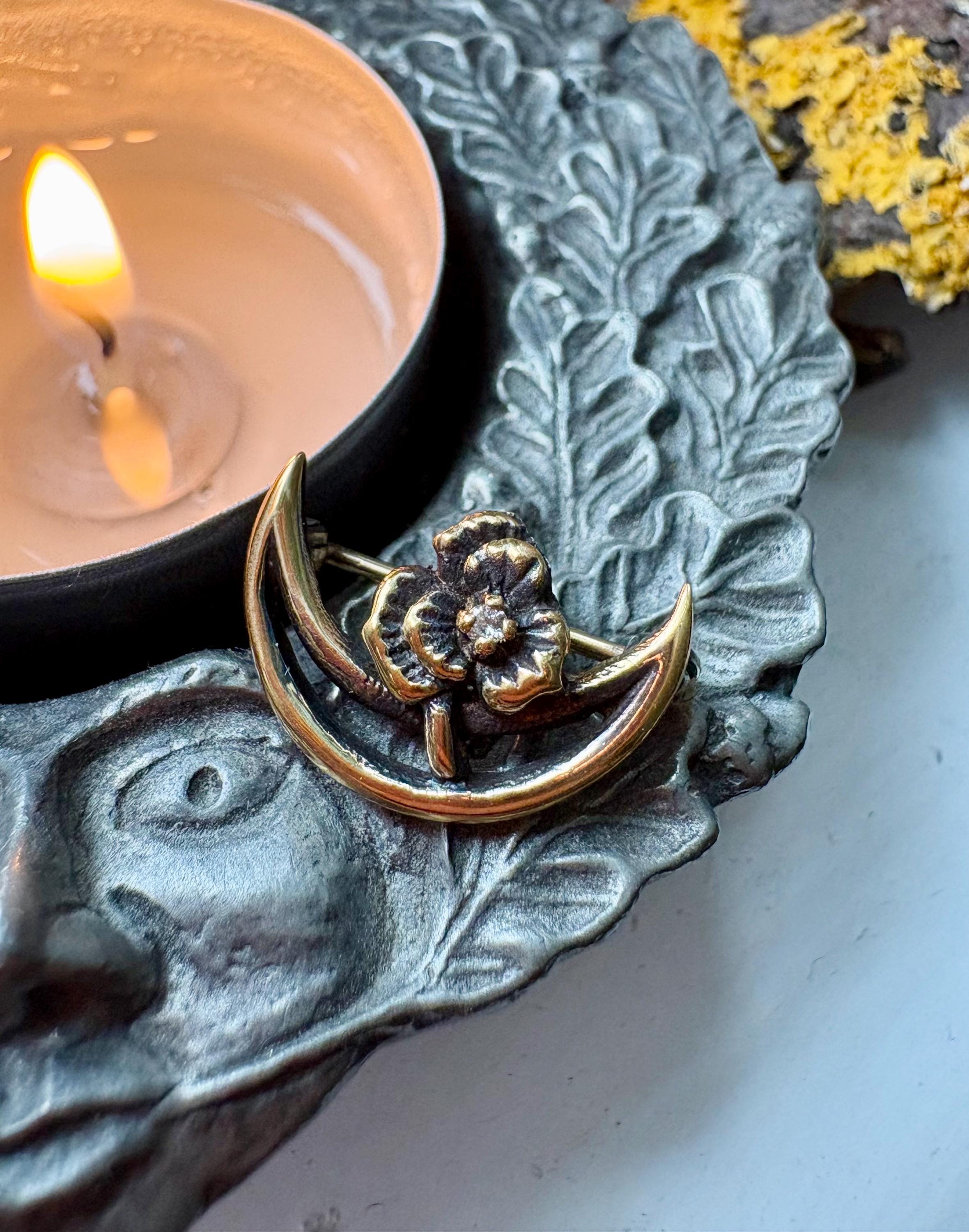 Brocante - Broche Ancienne En Argent Massif, Décor Nielé, Motif Croissant De Lune Et Fleur, état Correct