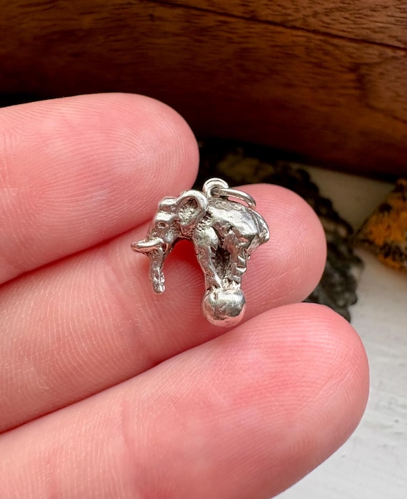 Solid silver circus elephant charm. Elephant on a… - image 3