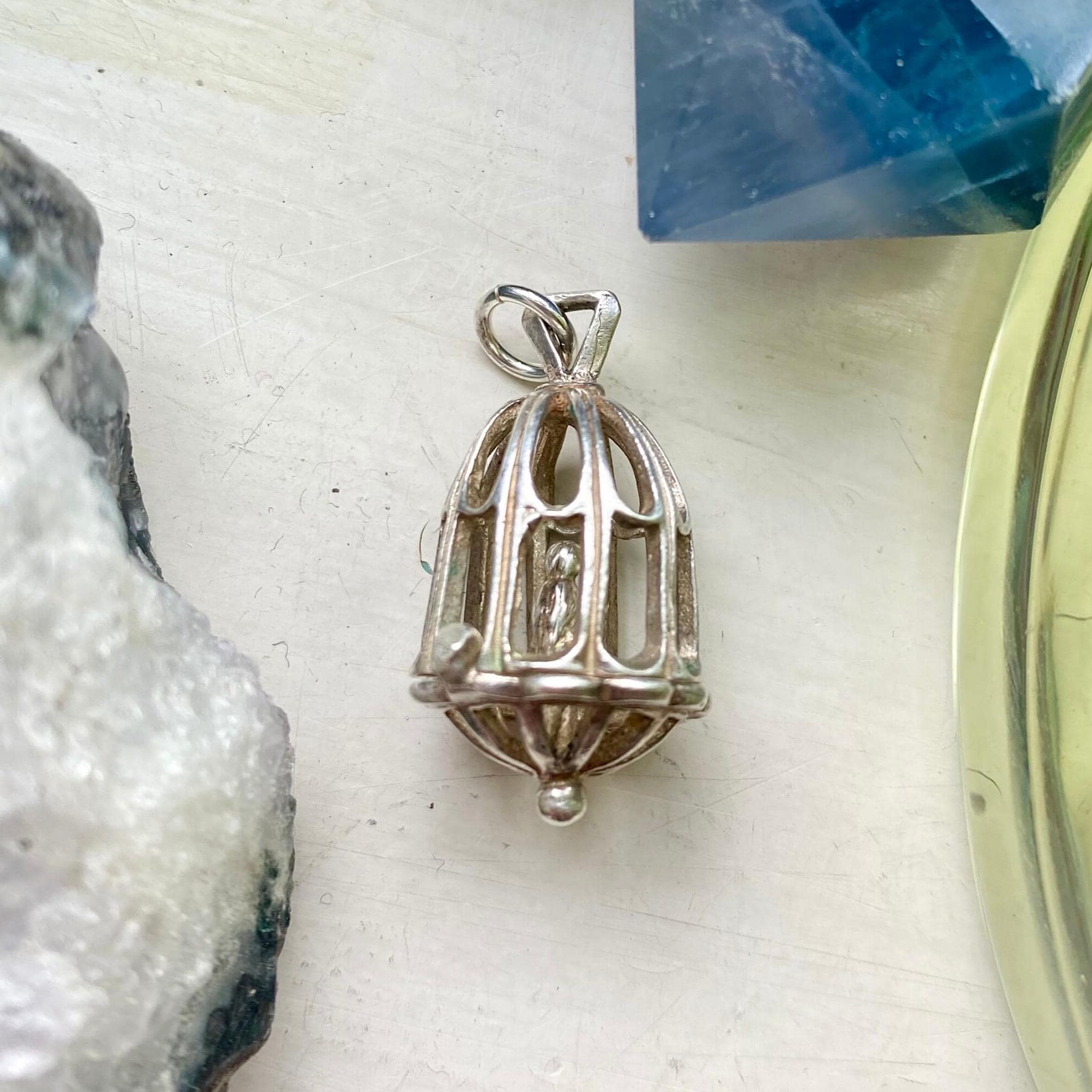 Vintage opening bird in a cage pendant. Bird cage charm. Silver bird charm. Vintage bird cage. Bird lover. Vintage bird. Kitsch charm