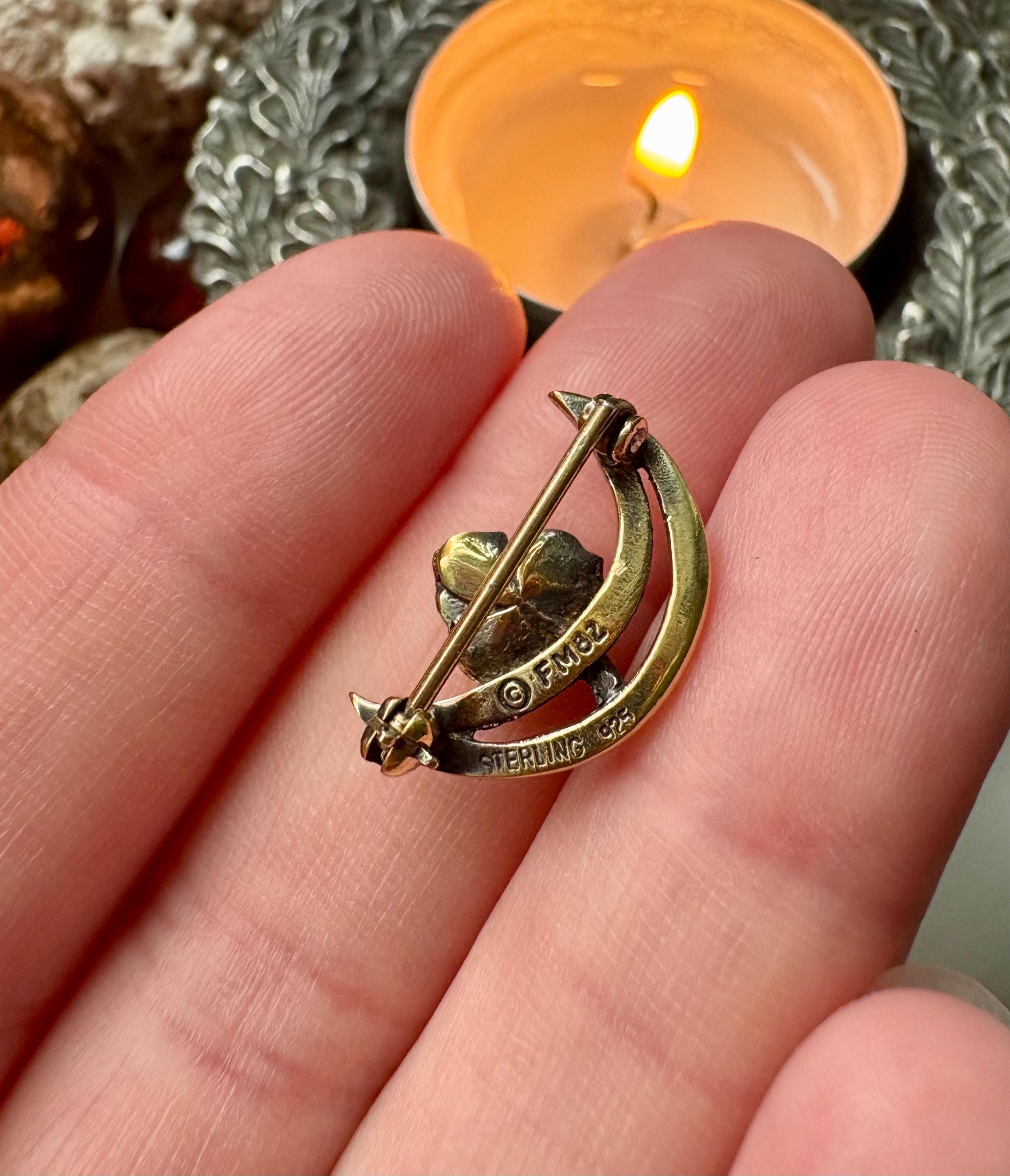 Broche Ancienne En Argent Massif Niellé Vermeil - Motif Croissant De Lune Et Fleur - Occasion Bon état