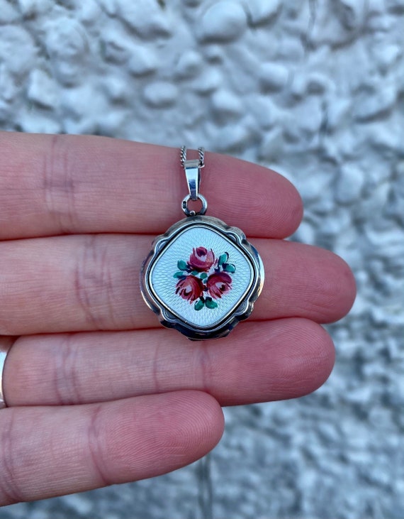 Vintage enamel locket, hand painted roses. 1940s G