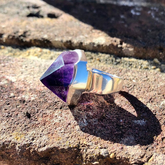 Amethyst point ring. Raw amethyst crystal. Amethys