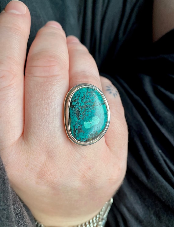 Vintage Tibetan turquoise ring. Vintage silver and turquoise statement ring. Chinese. Natural shape turquoise ring set in silver
