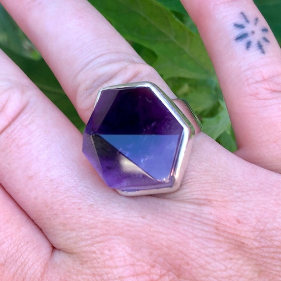 Amethyst point ring. Raw amethyst crystal. Amethys
