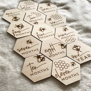 Honey Bee Milestone Markers, Baby Photo Prop Set, Bumble Bee BabyMonthly Milestones, Honeycomb Wood Baby Signs, Baby Shower Gift