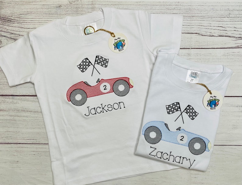 T-shirt personnalisé voiture de course pour tout-petits | Tenue brodée voiture de course | T-shirt ou barboteuse personnalisée pour garçon image 4