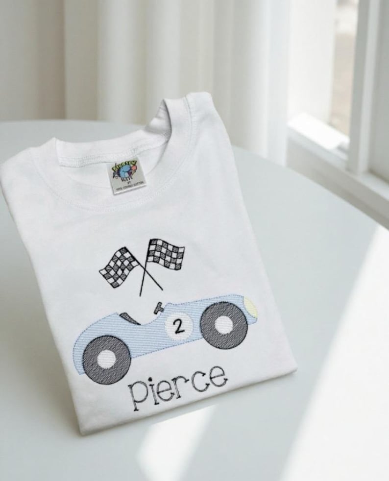 T-shirt personnalisé voiture de course pour tout-petits | Tenue brodée voiture de course | T-shirt ou barboteuse personnalisée pour garçon image 9
