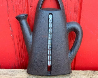 16cm Vintage Cast Iron Distressed Outdoor Garden Watering Can Wall Decor Weather Thermometer