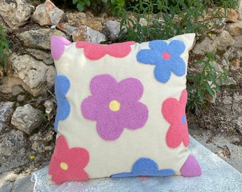 Daisy Punch Needle Pillow, Unique Embroidered Cushion Cover, Pillow Cover, Handmade Punch Pillow, Floral Pillowcase, Childrens Room Decor