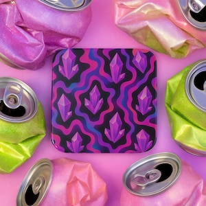 Podkładka kryształowa, wystrój domu w stylu czarownicy, fioletowo-różowy wózek barowy, prezent w stylu pastel goth, słodka podkładka korkowa, maksymalistyczne naczynia barmańskie, wystrój pokoju psychicznego
