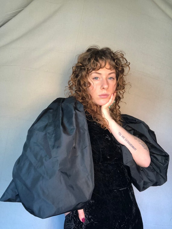 Size M 1980’s Puff Sleeve Velvet Dress