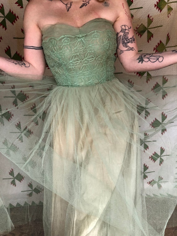 Size M 1950’s cupcake tulle prom dress