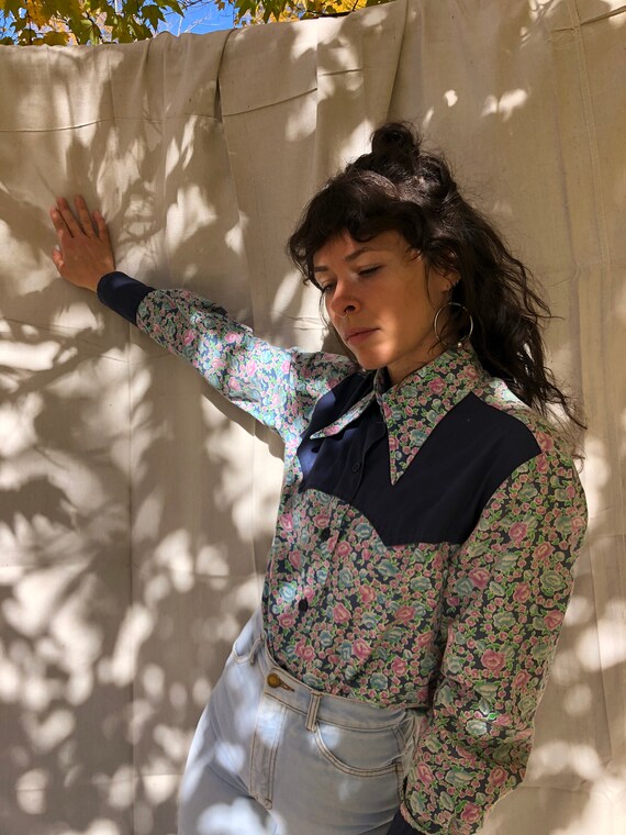 1970’s dagger collar blouse