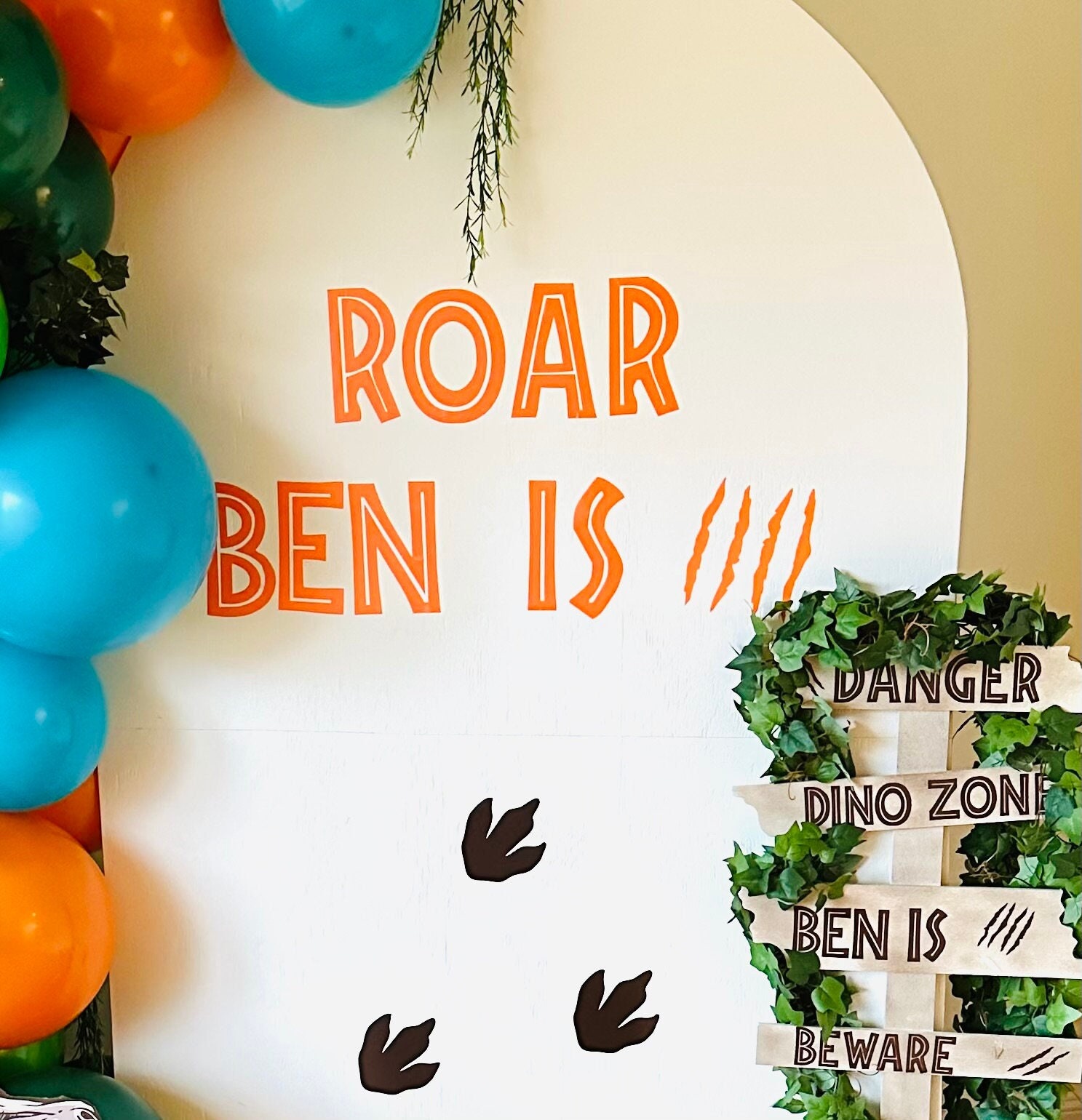 Dinosaur Party Balloon Bunting Garland 1st Birthday Boy Roar Birthday Party  Favors Gifts Jungle Safari Dino Party Decorations Bay Shower Decoration -  China Christmas Decoration and Candy Box price
