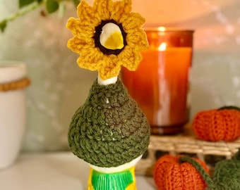Schema per realizzare all'uncinetto Sunflower Sally, un'oca da scrivania da 7 pollici.