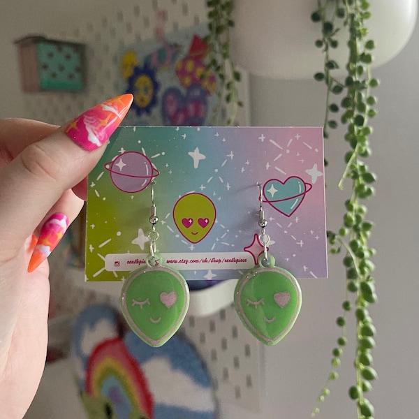 ALIEN HEAD EARRINGS | clips ons available | handmade epoxy resin earrings | pastel aliens | made to order | eeesh's pieces