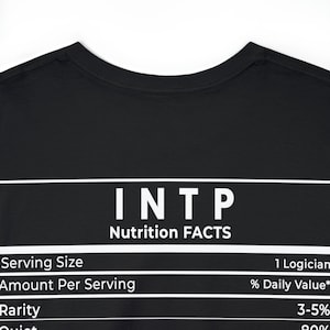 Schwarz Marine Intp Nutrifact Unisex T-Shirt aus schwerer Baumwolle - Intp Nutrifact Shirt für Geschenke - Lustige Geschenke für Intp Persönlichkeiten - Intp Gf BF
