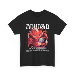 D&D Adventure T-shirt - "Roll for Initiative, Stay for the Adventure" T-shirt - DM:s gåva, Dungeons and Dragons DnD-gåva