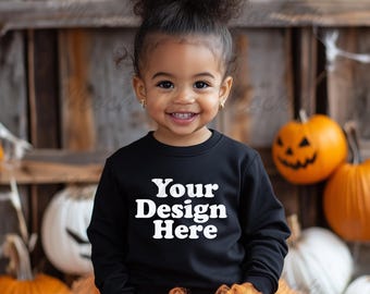 Zwarte Gildan 18000b-sweater herfst Halloween-mockup, Halloween-sweater voor kinderen, mockup voor kinderen, mockup voor peuters, mockup voor peuters