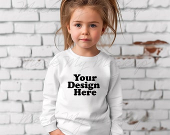 Weißes Kaninchenfelle 3302 Kleinkind-Langarm-T-Shirt Mockup, Kleinkind-T-Shirt Mockup, weißer Pullover Kleinkind