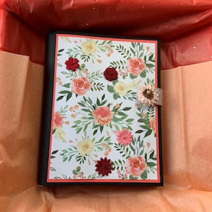 Álbum de fotos de recortes florales prediseñado