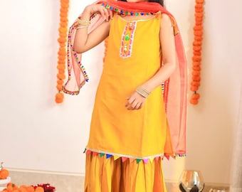 Ensemble Sharara en coton moutarde : Kurti et Red Dupatta