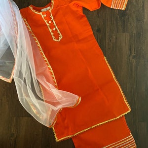 Nāriṅgaḥ suit for little girls