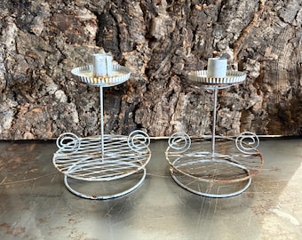 Candelabros modernos de mediados de siglo con malla de alambre de metal de óxido blanco, geométricos y esculturales