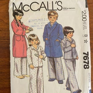 Vintage 1981 McCalls Mönster #7678-Badrock & Pyjamas för Småbarn-Klippning-Storlek 2-GUC