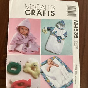 McCalls-patroon # 4535 - maat one size - babybadbenodigdheden - visspeelgoed, zeesterspeelgoed, kikkerspeelgoed, badjas, badmat - ZO LEUK