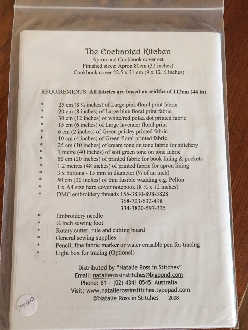 In Stitches Enchanted Kitchen Apron /& Cookbook Pattern Uncut Natalie Ross