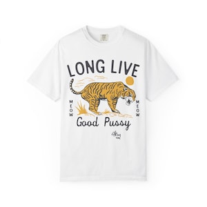 Camiseta unisex teñida con un divertido diseño de gato y tigre, estilo western rock punk y humor rodeo. imagen 2
