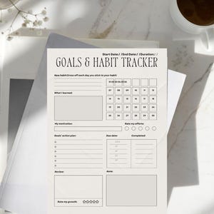 以下が含まれることがあります： カレンダーグリッド、学んだこと、モチベーション、目標の行動計画、期日、完了、レビュー、メモセクションを備えた白黒の印刷可能な目標と習慣トラッカー。成長と努力を評価するセクションもあります。