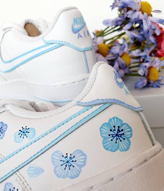 Multi-blauwe bloemen Nike Air Force 1. Handgeschilderde custom | Etsy België