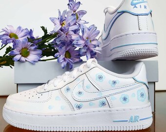 Flores rojas: Air Force 1 personalizado con logotipo pintado. | Etsy México