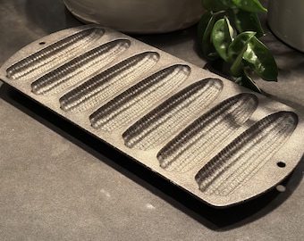 Lodge (7) Ear Cast Iron Corn Muffin Pan - 2702 - USA