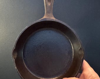 Lodge #3 3 Notch Cast Iron Skillet