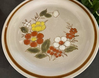 Mountain Wood Collection Trellis Blossom Stoneware Dinner Plate