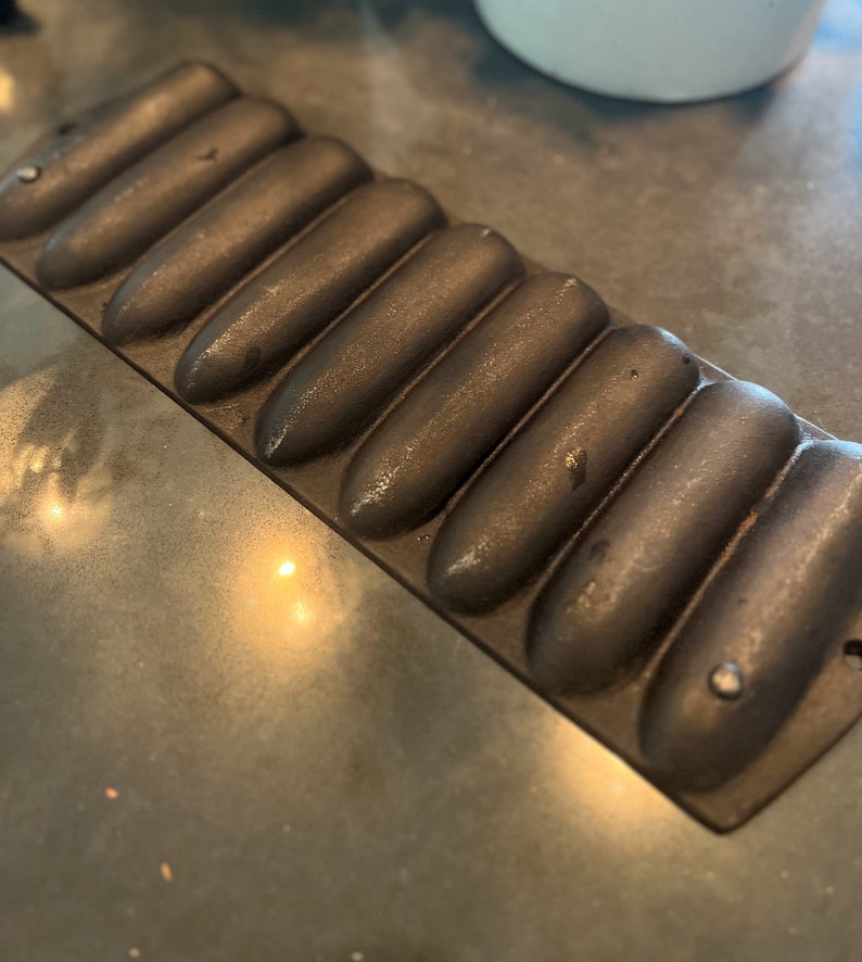 Vintage Lodge 9 Ear Cast Iron Corn Bread Mold Etsy