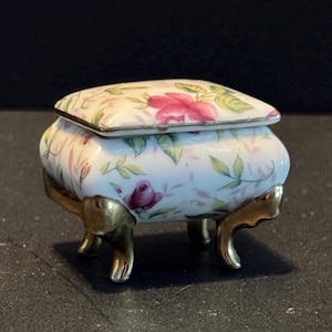 Small Lefton Lidded Porcelain Box with Gold Feet - Trinket Box - Ring Box